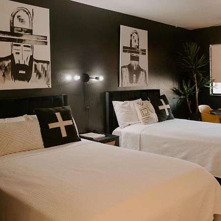 The Cowboy Motel Camp Wood Екстер'єр фото