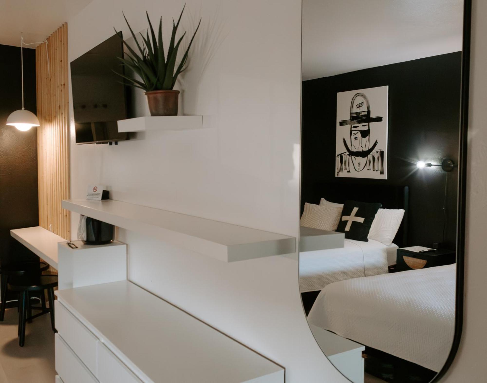The Cowboy Motel Camp Wood Екстер'єр фото