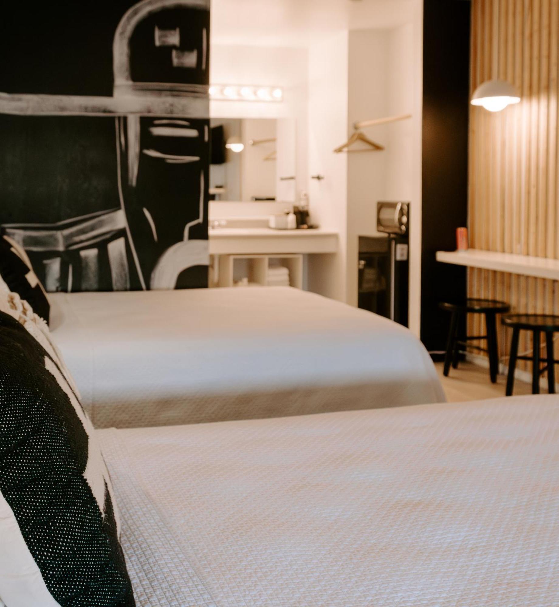 The Cowboy Motel Camp Wood Екстер'єр фото