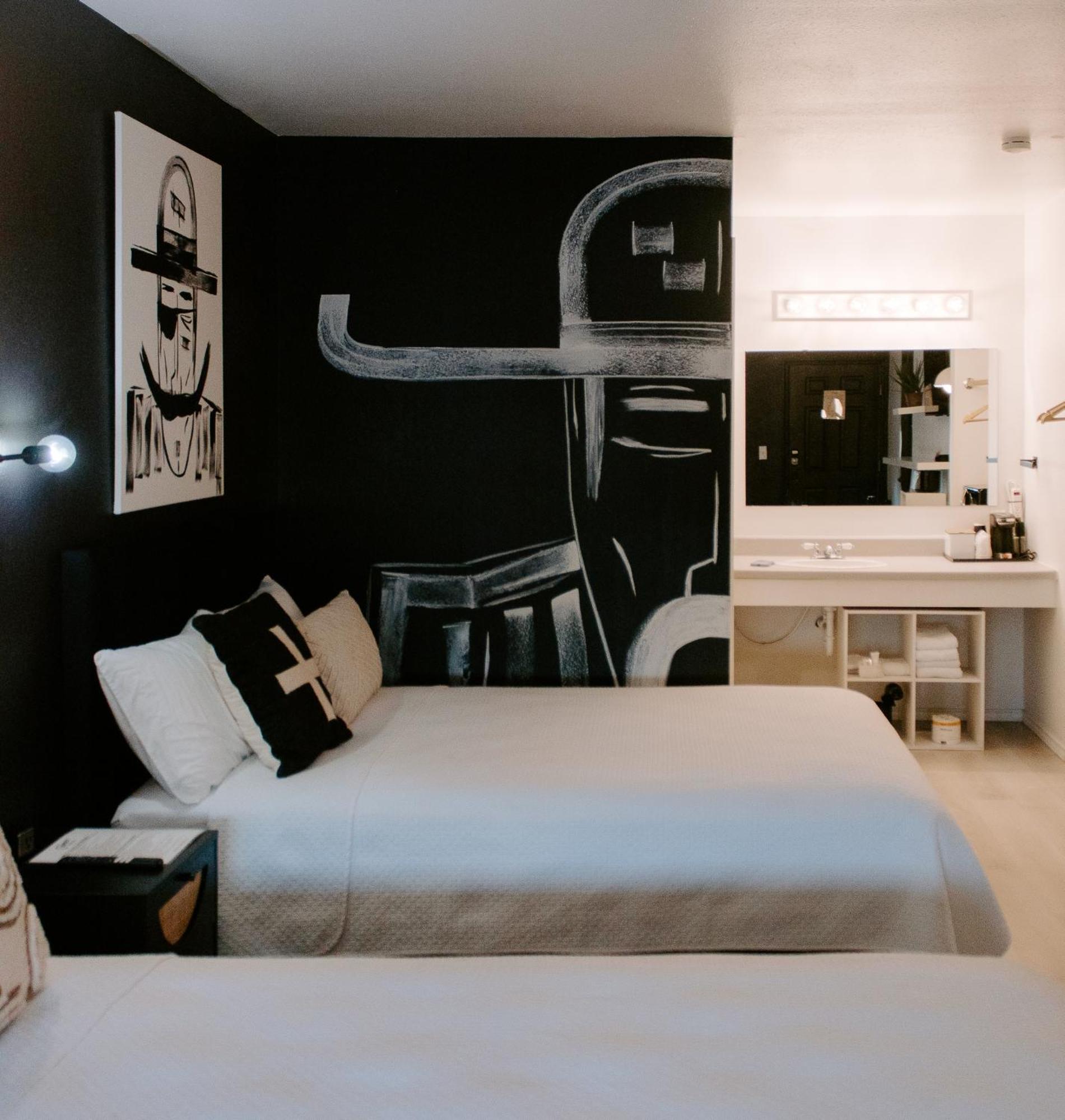 The Cowboy Motel Camp Wood Екстер'єр фото